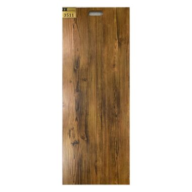 پارکت لمینت زدایکس ZX؛ زیبایی، دوام و سبک خاص زندگی پارکت لمینت زدایکس فقط یک کفپوش نیست؛ یک انتخاب لوکس برای خانهای گرم، شیک و مدرن است. با الهام از بافت طبیعی چوب و طراحیهای منحصربهفرد، پارکتهای زدایکس روحی تازه به دکوراسیون منزل میبخشند و فضایی دلنشین و چشمنواز خلق میکنند. چه سبک دکوراسیون شما کلاسیک باشد، چه مدرن یا مینیمال، پارکت لمینت زدایکس با تنوعی بینظیر در رنگ و طرح، با هر سلیقهای هماهنگ میشود. کیفیت ساخت بالا، مقاومت در برابر خط و خش و نصب آسان از دیگر ویژگیهایی است که این محصول را به انتخابی هوشمندانه تبدیل میکند. ویژگیهای پارکت لمینت ZX: *طراحی شبیه چوب طبیعی با جلوهای گرم و واقعی *مناسب برای انواع فضاهای خانگی *ساختار مقاوم در برابر فشار، رطوبت و سایش *مقاوم در برابر نورآفتاب و شعله سیگار *نصب سریع و تمیز با سیستم کلیک ولینگه *نگهداری آسان و عمر طولانی