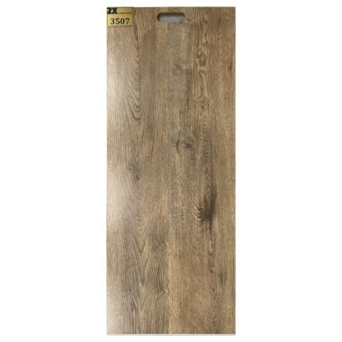 پارکت لمینت زدایکس ZX؛ زیبایی، دوام و سبک خاص زندگی پارکت لمینت زدایکس فقط یک کفپوش نیست؛ یک انتخاب لوکس برای خانهای گرم، شیک و مدرن است. با الهام از بافت طبیعی چوب و طراحیهای منحصربهفرد، پارکتهای زدایکس روحی تازه به دکوراسیون منزل میبخشند و فضایی دلنشین و چشمنواز خلق میکنند. چه سبک دکوراسیون شما کلاسیک باشد، چه مدرن یا مینیمال، پارکت لمینت زدایکس با تنوعی بینظیر در رنگ و طرح، با هر سلیقهای هماهنگ میشود. کیفیت ساخت بالا، مقاومت در برابر خط و خش و نصب آسان از دیگر ویژگیهایی است که این محصول را به انتخابی هوشمندانه تبدیل میکند. ویژگیهای پارکت لمینت ZX: *طراحی شبیه چوب طبیعی با جلوهای گرم و واقعی *مناسب برای انواع فضاهای خانگی *ساختار مقاوم در برابر فشار، رطوبت و سایش *مقاوم در برابر نورآفتاب و شعله سیگار *نصب سریع و تمیز با سیستم کلیک ولینگه *نگهداری آسان و عمر طولانی