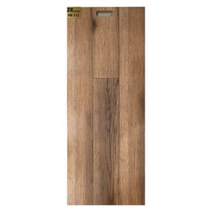 پارکت لمینت زدایکس پرومکس ZX PROMAX تجربهای متفاوت از زیبایی، دوام و ظرافت در طراحی داخلی پارکت لمینت زدایکس پرومکس (ZX PROMAX) محصولی خاص و مدرن برای فضاهای لوکس است. این مدل با ابعاد خاص و چشمنواز ۱۴×۱۲۰ سانتیمتر، فضای خانه یا محل کار شما را بزرگترو بسیار شیکتر جلوه میدهد. این پارکت دارای روکش اورلی (Overlay) است که مقاومت بالایی در برابر خط و خش، سایش و لکه ایجاد میکند، و آن را برای محیطهای مسکونی، تجاری و پرتردد کاملاً مناسب میسازد. همچنین وجود شیار V-Groove (اصطلاحاً وی گروو) در لبهها، نمایی شبیه به چوب طبیعی و اصیل به کفپوش میدهد و جلوهی بصری بسیار لوکس و چشمگیری ایجاد میکند --- ویژگیهای شاخص ZX PROMAX: *طراحی لوکس و لاکچری مناسب دکوراسیون مدرن *ابعاد تایل: ۱۴×۱۲۰ سانتیمتر – ظاهری کشیده و یکپارچه *روکش اورلی با دوام بالا – مقاوم در برابر خط و خش و سایش *دارای شیار V-Groove – زیبایی بیشتر و شبیهسازی بهتر چوب طبیعی *مناسب برای فضای مسکونی و تجاری پرتردد *نصب آسان با کلیکهای مقاوم و اتصال دقیق *ساخت با متریال درجهیک – تحت استانداردهای بینالمللی کیفیت --- ZX PROMAX انتخابی مطمئن برای کسانی است که به زیبایی، کیفیت و ماندگاری در طراحی داخلی اهمیت میدهند. اگر بهدنبال کفپوشی متمایز برای خانه، دفتر یا فضای تجاریتان هستید، پرومکس با ظاهر مدرن و دوام بالا، انتخابی بینقص خواهد بود.