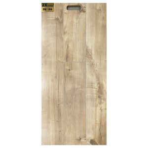 پارکت لمینت زدایکس پرومکس ZX PROMAX تجربهای متفاوت از زیبایی، دوام و ظرافت در طراحی داخلی پارکت لمینت زدایکس پرومکس (ZX PROMAX) محصولی خاص و مدرن برای فضاهای لوکس است. این مدل با ابعاد خاص و چشمنواز ۱۴×۱۲۰ سانتیمتر، فضای خانه یا محل کار شما را بزرگترو بسیار شیکتر جلوه میدهد. این پارکت دارای روکش اورلی (Overlay) است که مقاومت بالایی در برابر خط و خش، سایش و لکه ایجاد میکند، و آن را برای محیطهای مسکونی، تجاری و پرتردد کاملاً مناسب میسازد. همچنین وجود شیار V-Groove (اصطلاحاً وی گروو) در لبهها، نمایی شبیه به چوب طبیعی و اصیل به کفپوش میدهد و جلوهی بصری بسیار لوکس و چشمگیری ایجاد میکند --- ویژگیهای شاخص ZX PROMAX: *طراحی لوکس و لاکچری مناسب دکوراسیون مدرن *ابعاد تایل: ۱۴×۱۲۰ سانتیمتر – ظاهری کشیده و یکپارچه *روکش اورلی با دوام بالا – مقاوم در برابر خط و خش و سایش *دارای شیار V-Groove – زیبایی بیشتر و شبیهسازی بهتر چوب طبیعی *مناسب برای فضای مسکونی و تجاری پرتردد *نصب آسان با کلیکهای مقاوم و اتصال دقیق *ساخت با متریال درجهیک – تحت استانداردهای بینالمللی کیفیت --- ZX PROMAX انتخابی مطمئن برای کسانی است که به زیبایی، کیفیت و ماندگاری در طراحی داخلی اهمیت میدهند. اگر بهدنبال کفپوشی متمایز برای خانه، دفتر یا فضای تجاریتان هستید، پرومکس با ظاهر مدرن و دوام بالا، انتخابی بینقص خواهد بود.