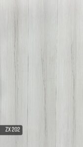 کفپوش PVC زدایکس ZX انتخابی هوشمندانه، زیبا و مقرونبهصرفه برای فضای زندگی شما کفپوش ZX PVC از برند معتبر زدایکس با ضخامت ۲ میلیمتر، یک گزینهی ایدهآل برای کسانی است که بهدنبال ظاهری شیک و چوبمانند در کنار قیمت مناسب هستند. این کفپوش با ابعاد ۱۵×۹۰ سانتیمتر، طراحیهایی بسیار نزدیک به پارکت لمینت دارد و بافت طبیعی چوب را با سبکی اقتصادی ارائه میدهد. نصب این محصول بهصورت چسبی انجام میشود که باعث میشود بهخوبی به سطح زمین بچسبد و ثبات بالایی داشته باشد. مدل ZX برای استفاده در فضاهای مسکونی طراحی شده و برای اتاق خواب، نشیمن، راهرو و... کاملاً مناسب است. --- ویژگیهای کفپوش ZX PVC: *طراحی مشابه پارکت، با بافت طبیعی و رنگهای متنوع *ضخامت ۲ میلیمتر *سبک و مناسب برای نصب روی سطوح صاف *نصب با چسب مخصوص(خمیری یا صنعتی) *چسبندگی بالا و اجرای یکنواخت *مناسب برای محیطهای مسکونی *انتخابی مقرونبهصرفه در مقایسه با پارکت لمینت *مقاوم در برابر رطوبت و قابل شستوشو